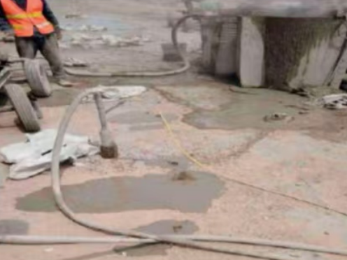 吴江水泥混凝土路面板底注浆技术 路面脱空注浆整治方案